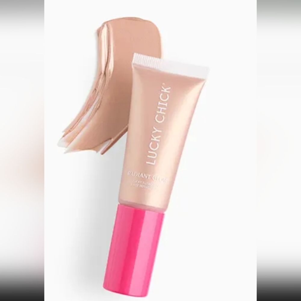 Cream Luminous Foundation for a Natural Glow
